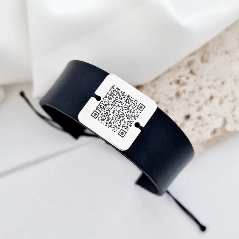 Brățară din piele și argint cu mesaj QR