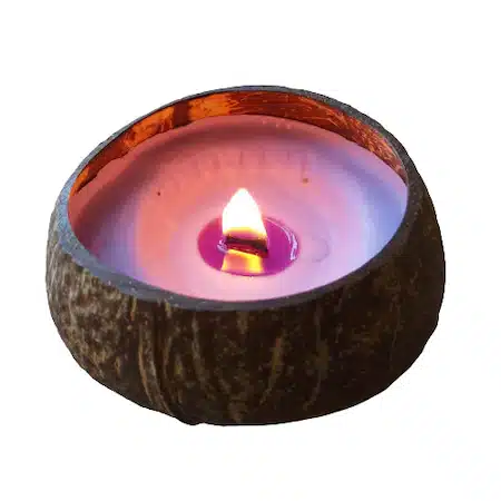Lumanare parfumata in nuca de cocos, parfum iavanda, culoare mov