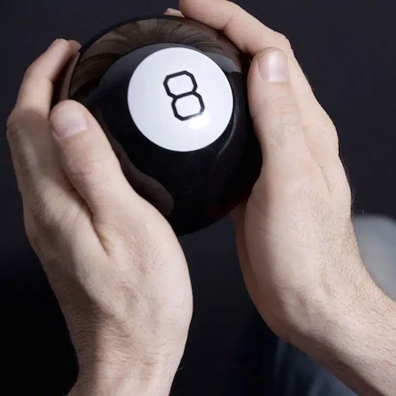 Mingea care spune adevarul - Magic 8 Ball