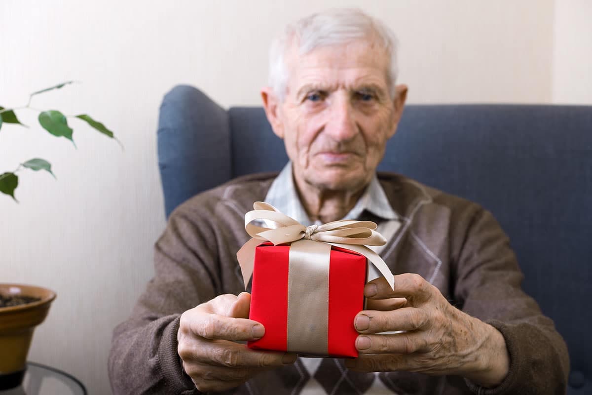 120+ idei de cadouri pentru pensionare