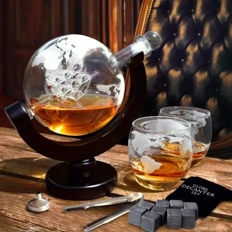 Set cadou decantor Glob Pamantesc cu doua pahare Epique