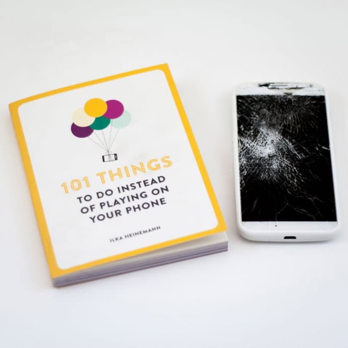 Carte „101 lucruri de facut in loc sa te joci pe telefon”