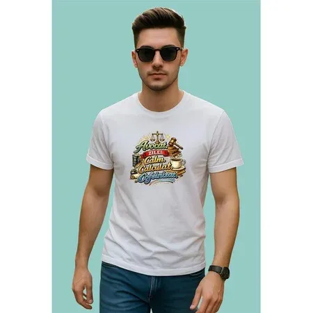 Tricou cu mesajul „Avocat. Calm. Calculat. Cafeinizat.”
